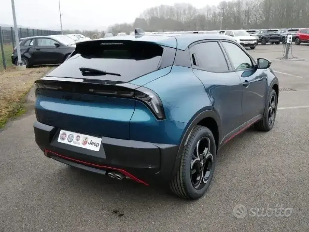 Nuova Alfa Romeo GT Junior Edizione Speciale 136 CV (100 kW) 2025 Blu SUV