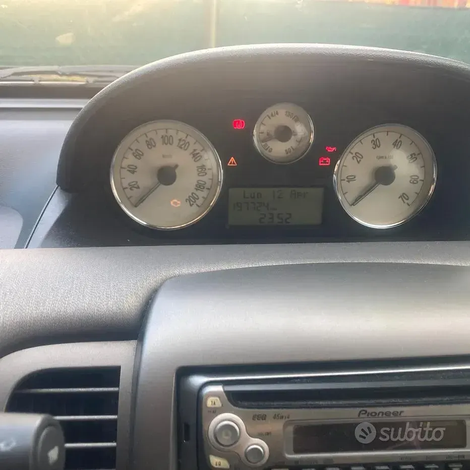 Usata Lancia Ypsilon 95 CV (69 kW) 2004 Grigio Utilitaria