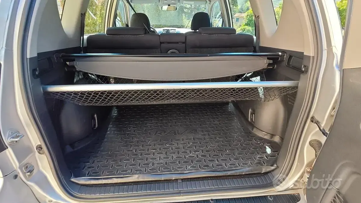 Usata Toyota RAV4 Sol 136 CV (100 kW) 2007 Grigio SUV