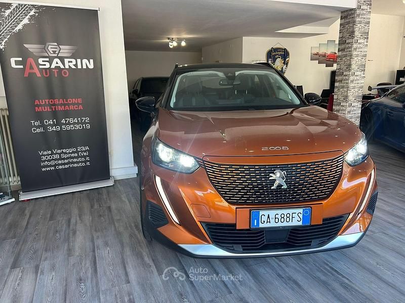 Usata Peugeot e-2008 Allure 56 kW (77 CV) 2020 Arancione SUV