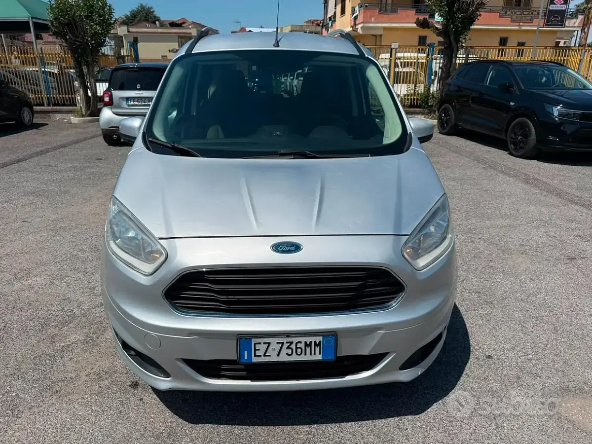 Usata Ford Tourneo Courier Titanium 75 CV (55 kW) 2015 Grigio Monovolume