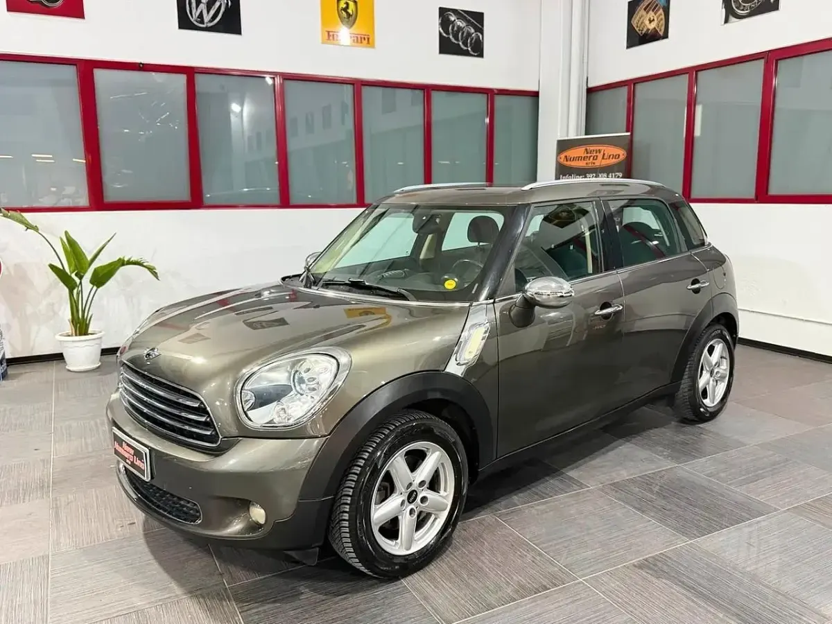 Usata Mini One D Countryman Business 90 CV (66 kW) 2014 Oro SUV
