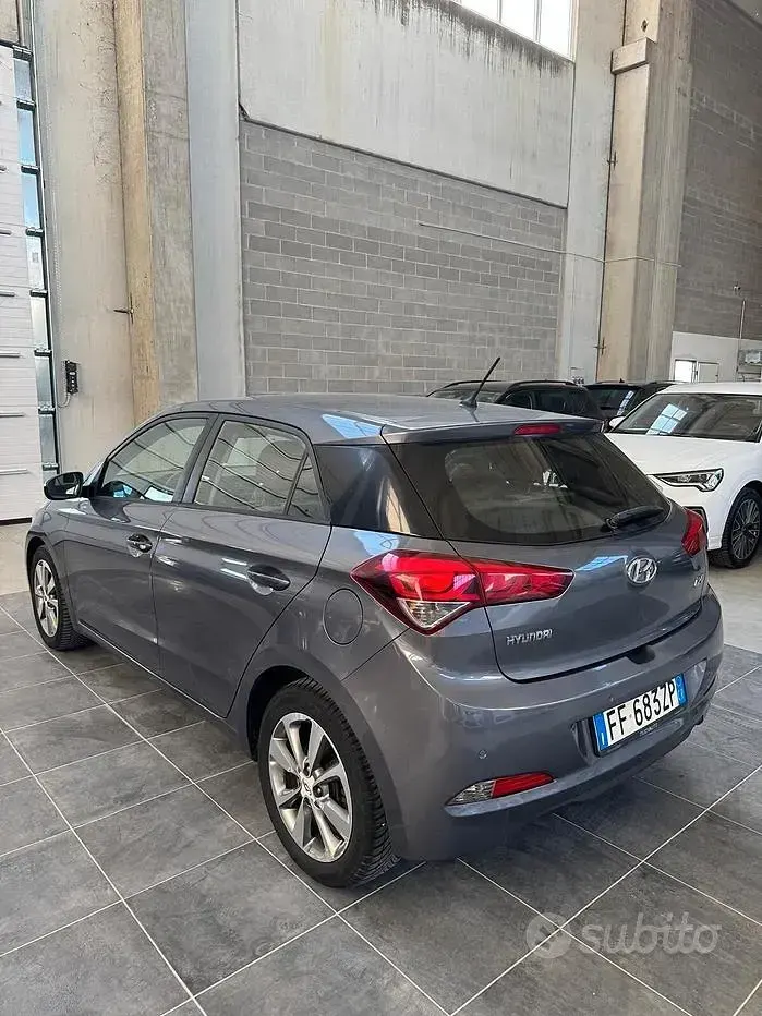 Usata Hyundai i20 Comfort 75 CV (55 kW) 2017 Grigio Berlina