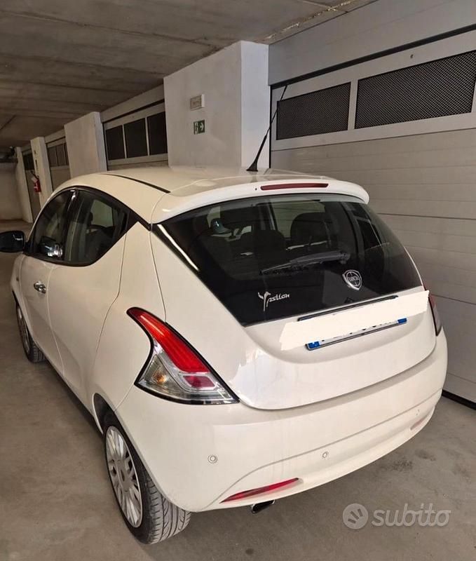 Usata Lancia Ypsilon Gold 69 CV (50 kW) 2016 Bianco Utilitaria