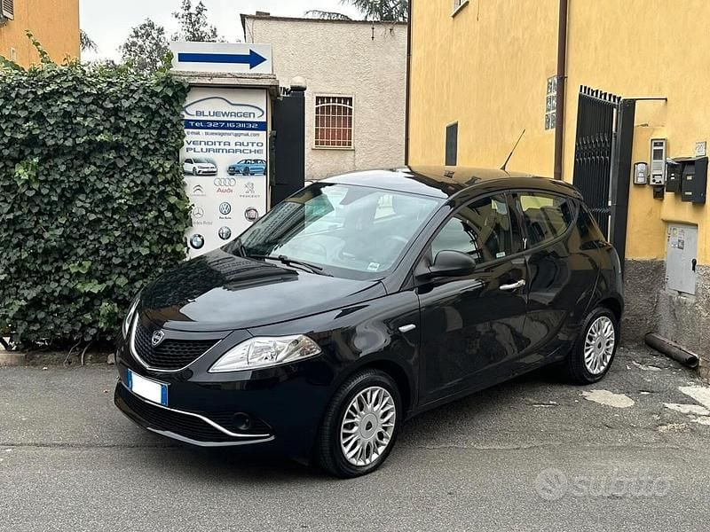 Usata Lancia Ypsilon 69 CV (50 kW) 2017 Nero Utilitaria