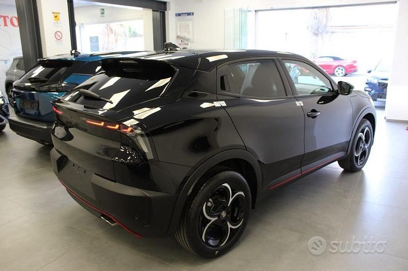 Nuova Alfa Romeo GT Junior Edizione Speciale 145 CV (106 kW) 2025 Nero SUV