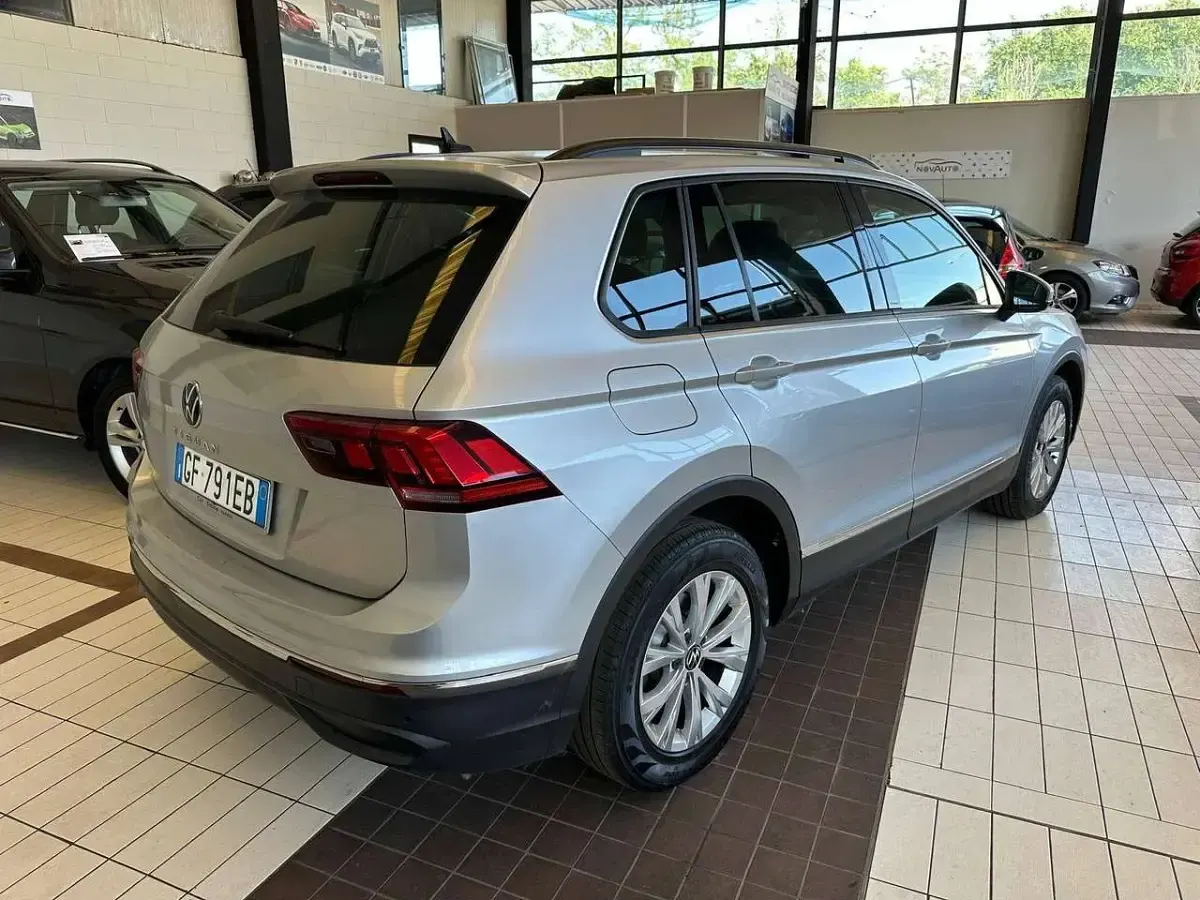 Usata VW Tiguan R-line 150 CV (110 kW) 2021 Argento SUV