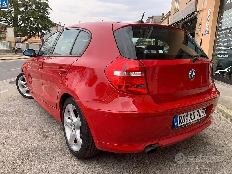 Usata BMW 116 122 CV (89 kW) 2009 Rosso Utilitaria