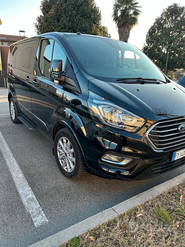 Usata Ford Tourneo 130 CV (95 kW) 2019 Nero