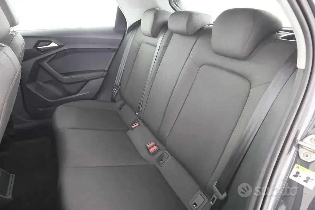 Usado Audi A1 110 CV (80 kW) 2023 Gris SUV