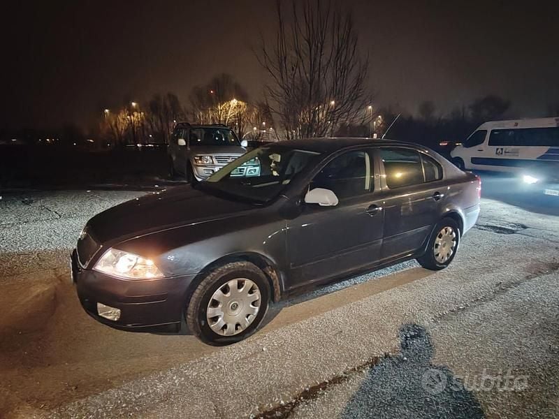 Grigio Usata 2007 Skoda Octavia Elegance Berlina | 2300 € (Buon prezzo) - Immagine 1/4