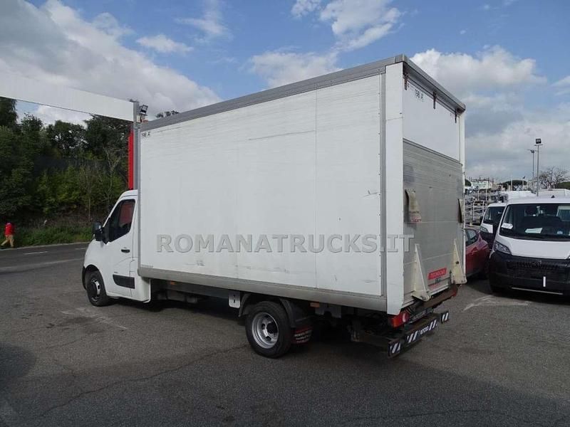 Usata Opel Movano 145 CV (106 kW) 2018 Bianco pastello Furgone