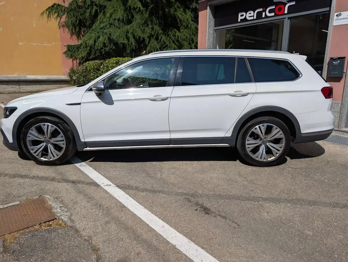 Usata VW Passat Alltrack 190 CV (139 kW) 2021 Bianco Station wagon