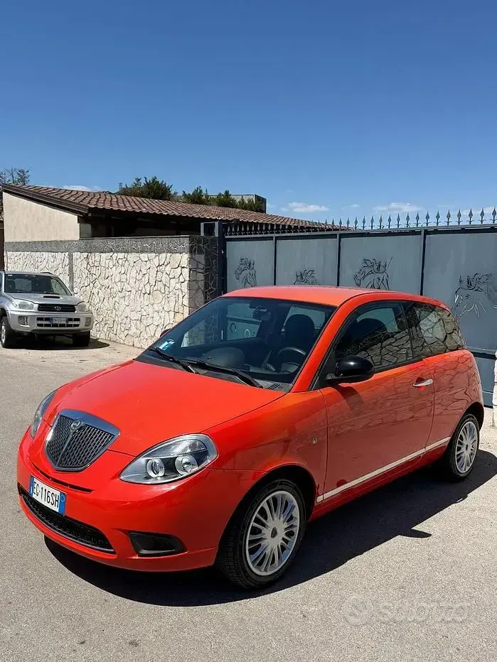 Usata Lancia Ypsilon 69 CV (50 kW) 2011 Arancione Utilitaria
