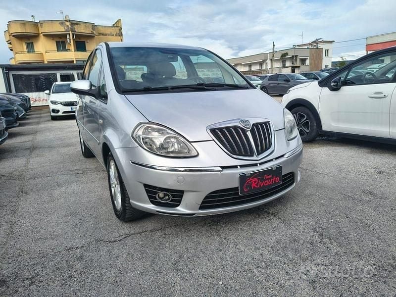 Usata Lancia Musa S 95 CV (69 kW) 2010 Grigio Monovolume