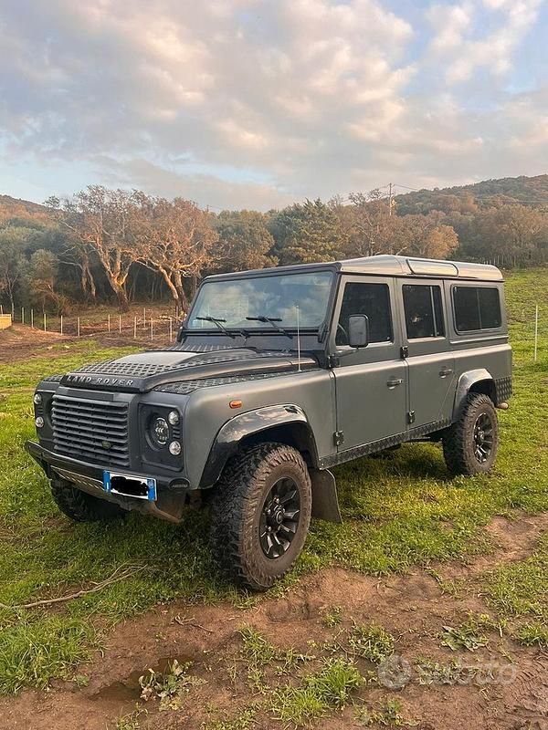 Usata Land Rover Defender SE 122 CV (89 kW) 2009 Grigio Station wagon