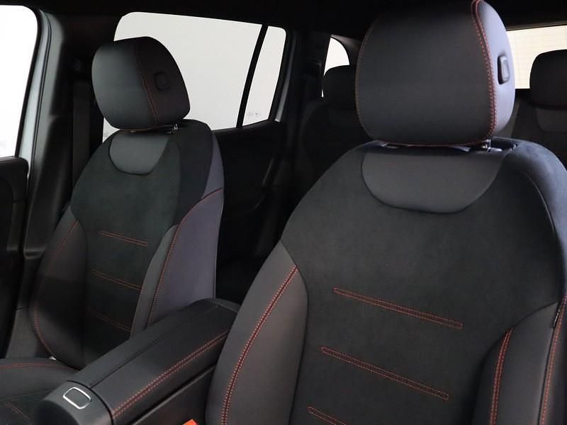 Nuova Mercedes GLB200 AMG Line Premium 150 CV (110 kW) 2026 Argento SUV