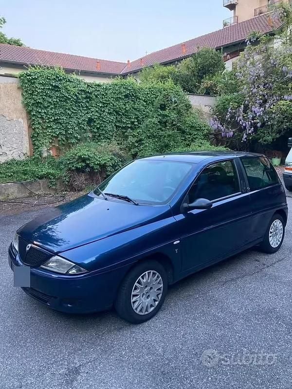 Usata Lancia Ypsilon 80 CV (58 kW) 2002 Blu Utilitaria