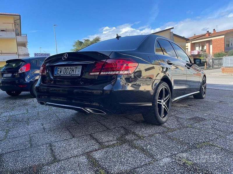 Käytetty Mercedes E200 136 HP (100 kW) 2014 Musta Sedan