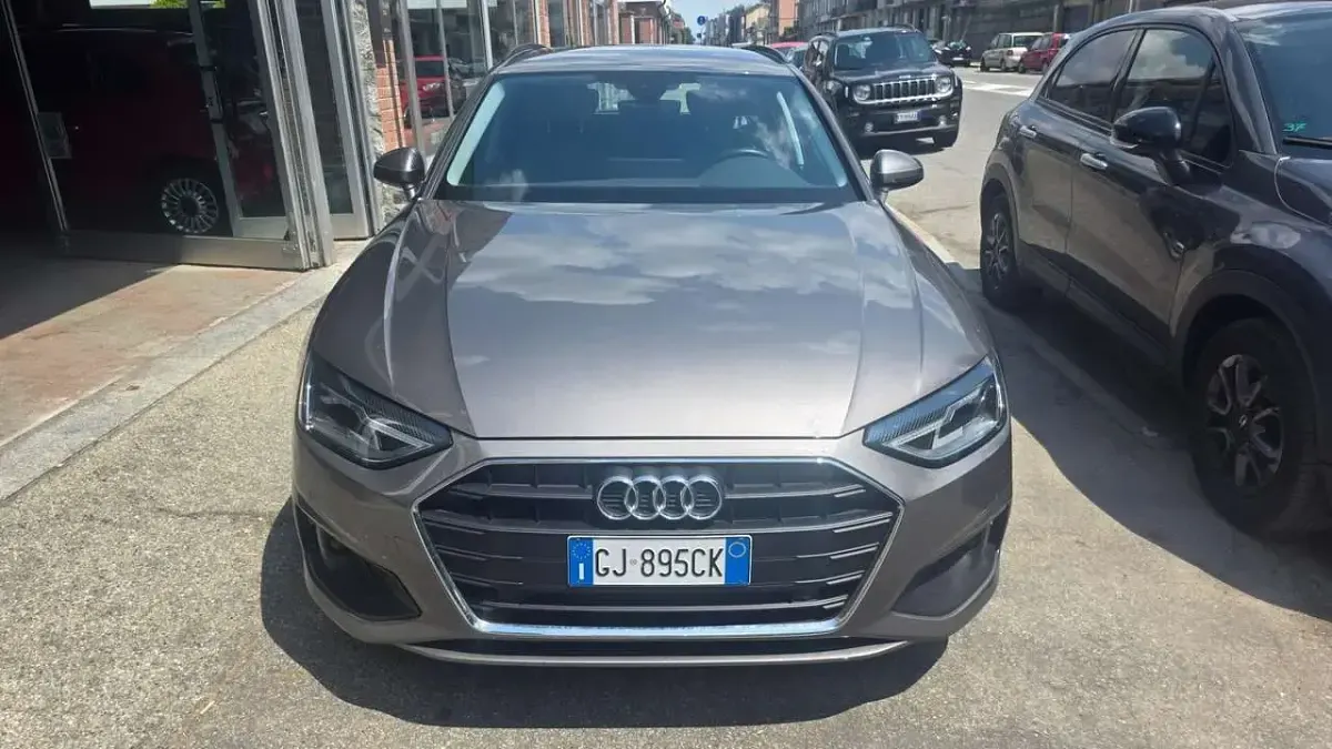 Usata Audi A4 Business 150 CV (110 kW) 2022 Grigio Station wagon