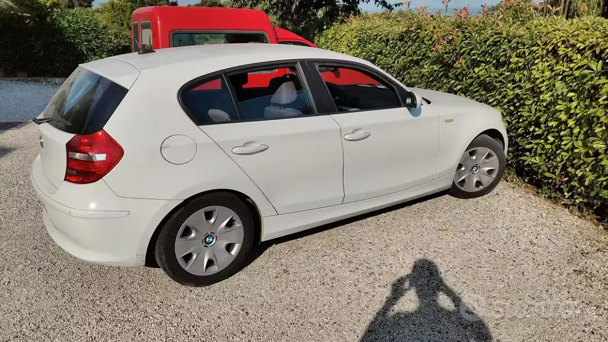Usata BMW 118 143 CV (105 kW) 2009 Bianco Utilitaria