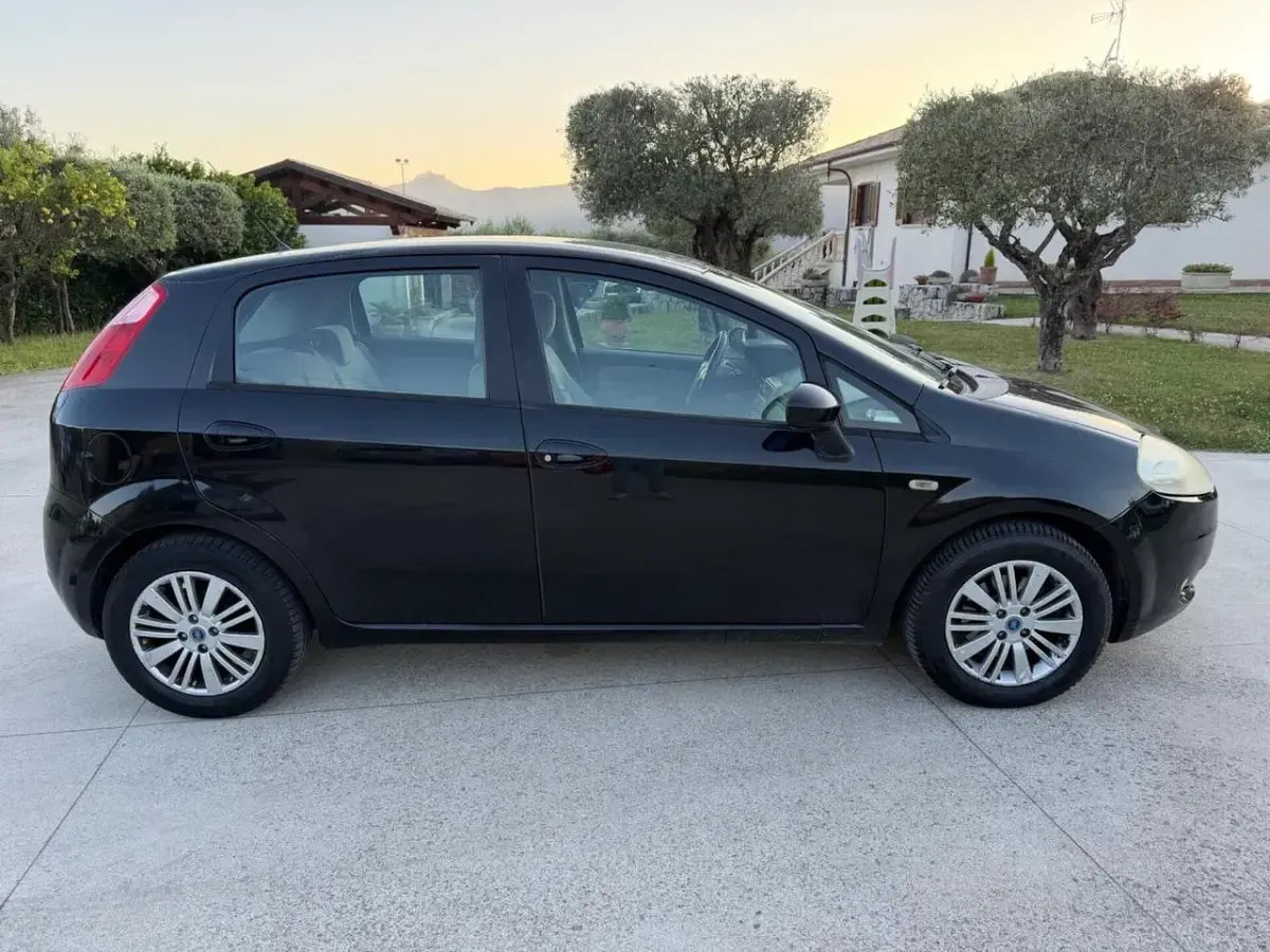 Usata Fiat Grande Punto Dynamic 90 CV (66 kW) 2006 Nero Utilitaria