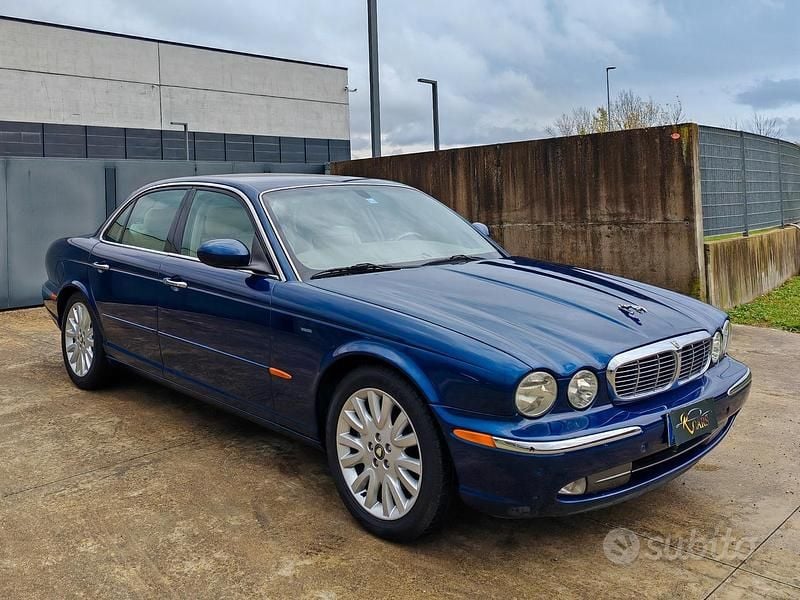 Usata Jaguar XJ8 258 CV (189 kW) 2003 Blu Berlina