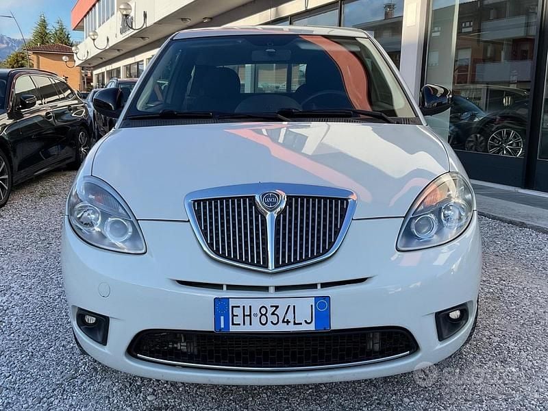 Usata Lancia Ypsilon 69 CV (50 kW) 2011 Bianco Utilitaria
