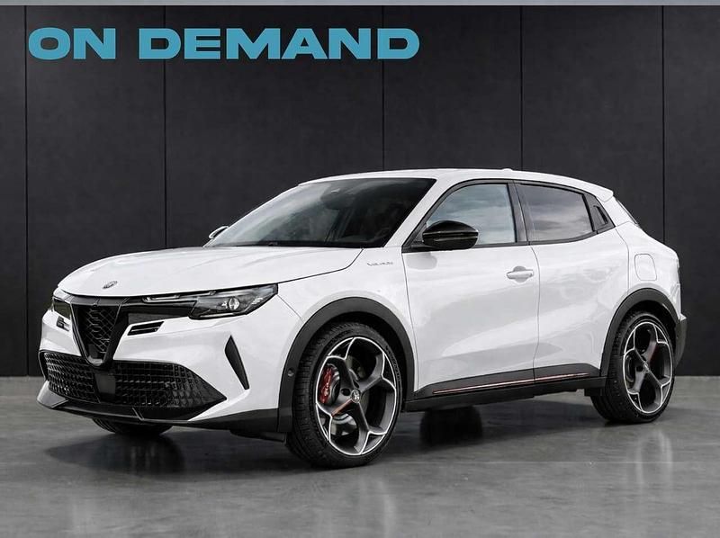 Usata Alfa Romeo Junior 114 kW (156 CV) 2025 Diversi colori SUV