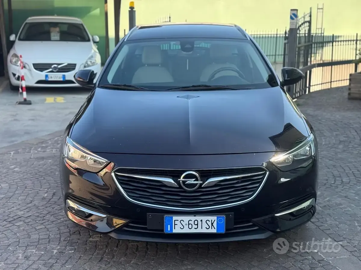 Usata Opel Insignia Innovation 136 CV (100 kW) 2018 Blu Station wagon