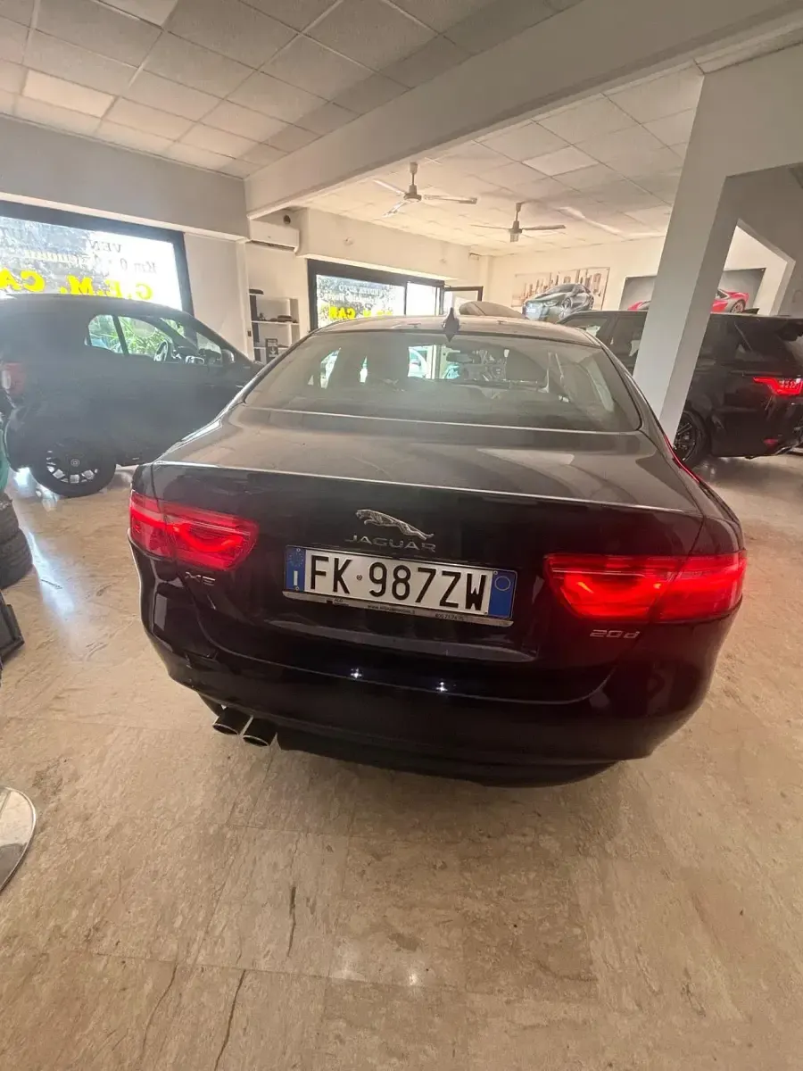 Usata Jaguar XE Prestige 179 CV (131 kW) 2017 Blu Berlina
