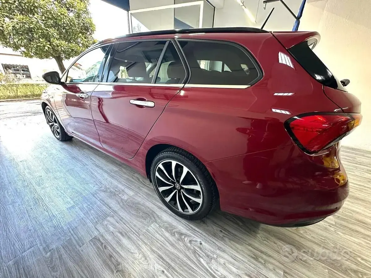 Usata Fiat Tipo Lounge 120 CV (88 kW) 2017 Rosso Station wagon