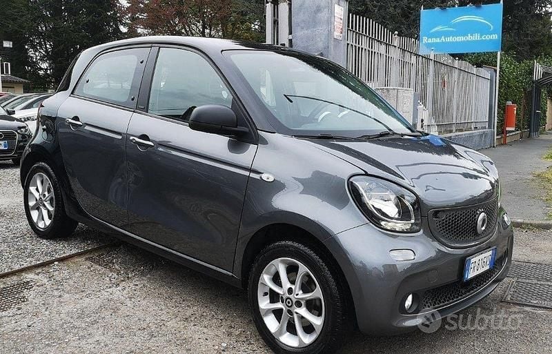 Grigio Usata 2018 Smart ForFour Passion Due volumi | 10.500 € (Buon prezzo) - Immagine 1/4
