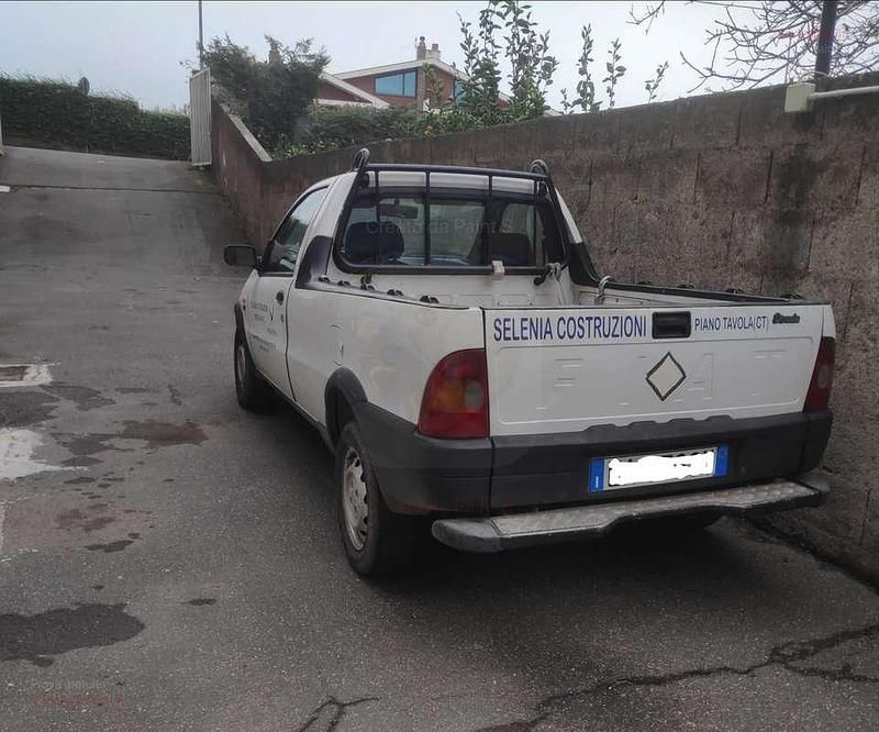 Usata Fiat Strada 69 CV (50 kW) 2001 Bianco Pick-up