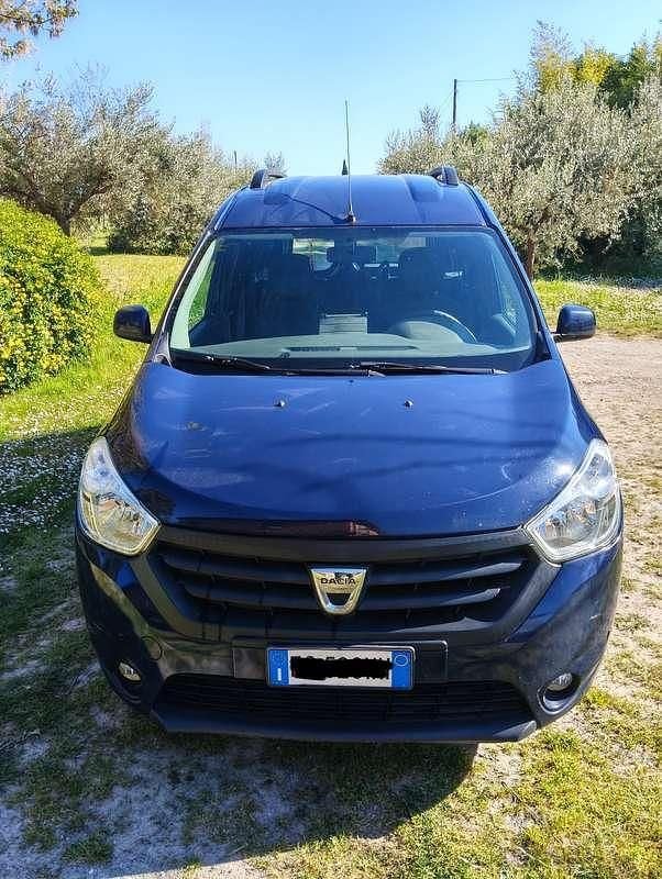 Usata Dacia Dokker Ambiance 102 CV (75 kW) 2017 Blu/azzurro Monovolume