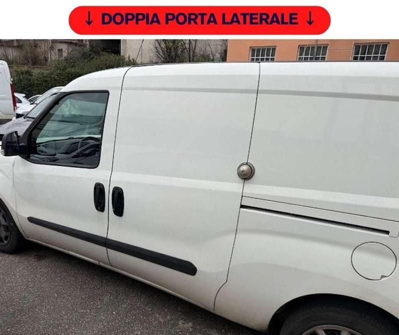 Usata Fiat Doblò Lounge 105 CV (77 kW) 2022 Bianco Monovolume