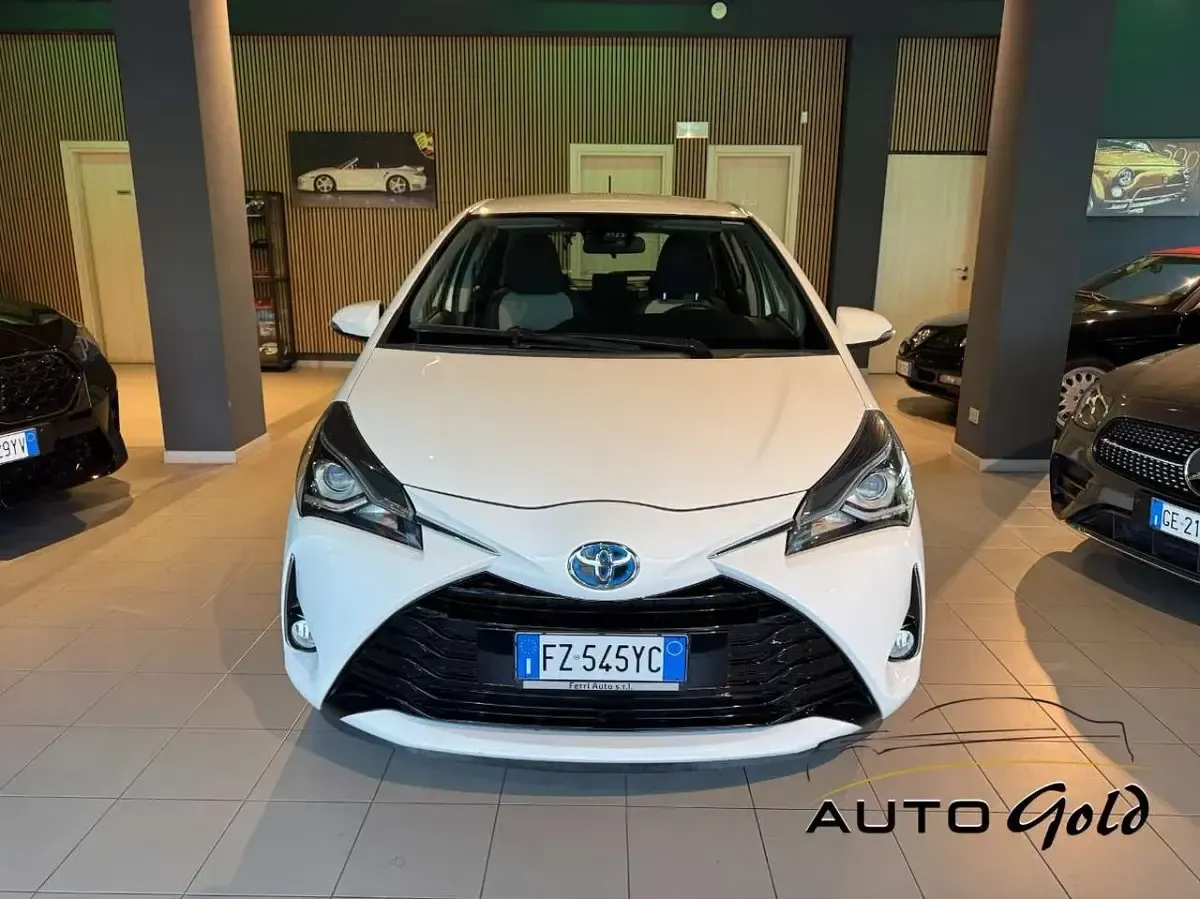 Usata Toyota Yaris Hybrid Cool 73 CV (53 kW) 2020 Other Berlina