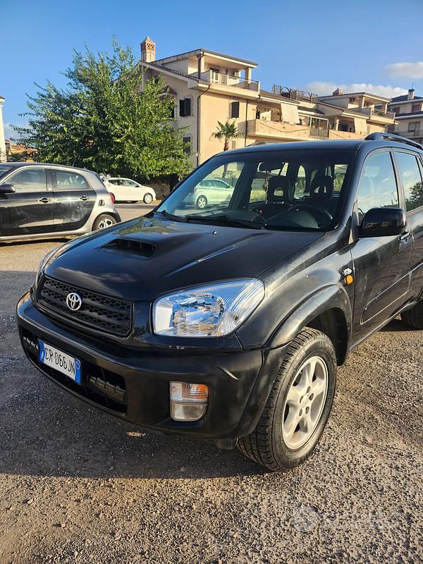 Usata Toyota RAV4 116 CV (85 kW) 2003 Nero SUV