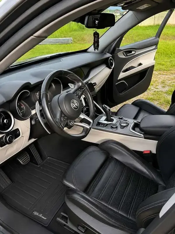 Usata Alfa Romeo Stelvio Veloce 209 CV (153 kW) 2020 Grigio SUV