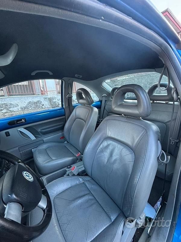 Usata VW New Beetle 150 CV (110 kW) 2000 Blu Utilitaria