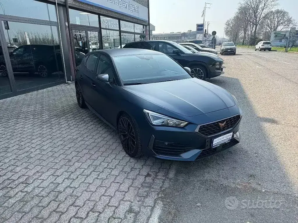 Usata Cupra Leon VZ 245 CV (180 kW) 2023 Bluazzurro Berlina