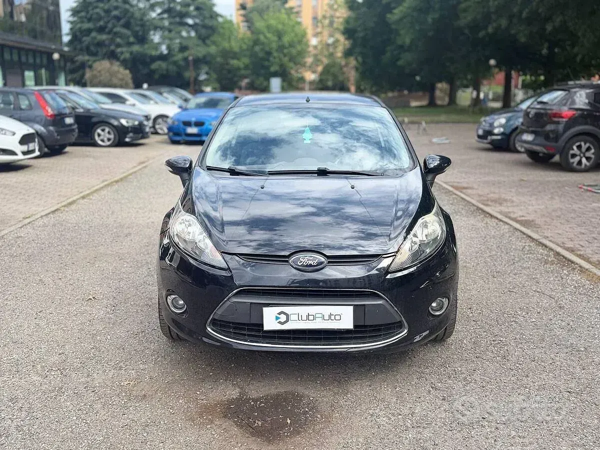 Usata Ford Fiesta 70 CV (51 kW) 2009 Nero Berlina