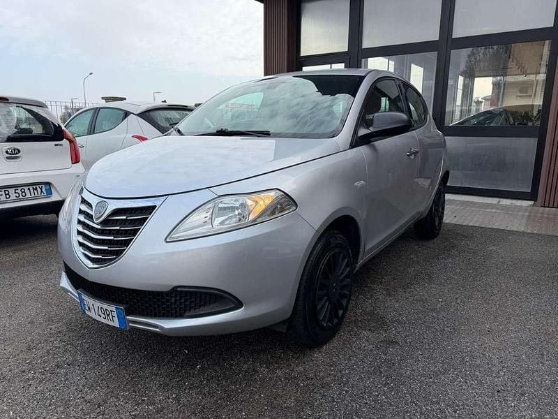 Usata Lancia Ypsilon Silver 86 CV (63 kW) 2014 Argento Utilitaria