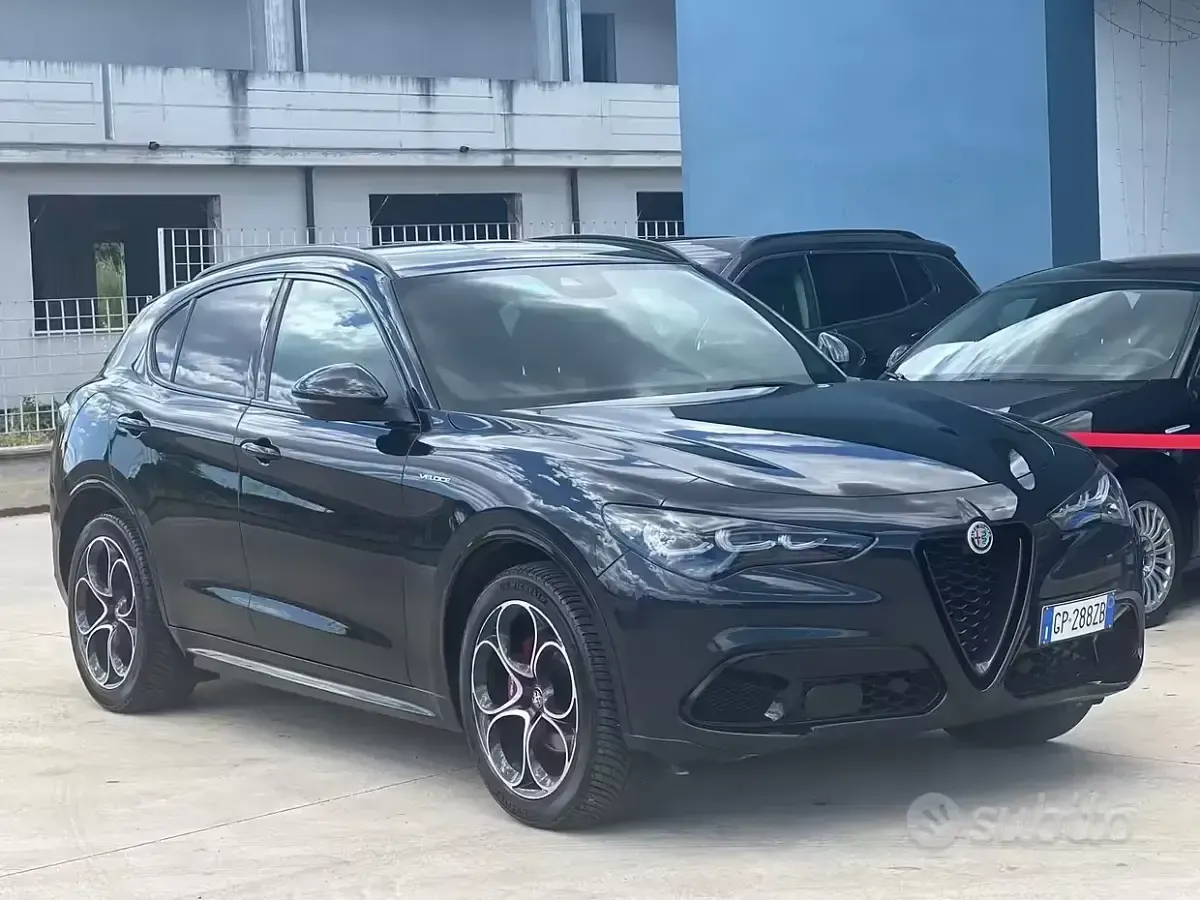 Usata Alfa Romeo Stelvio Veloce 209 CV (153 kW) 2023 Nero SUV