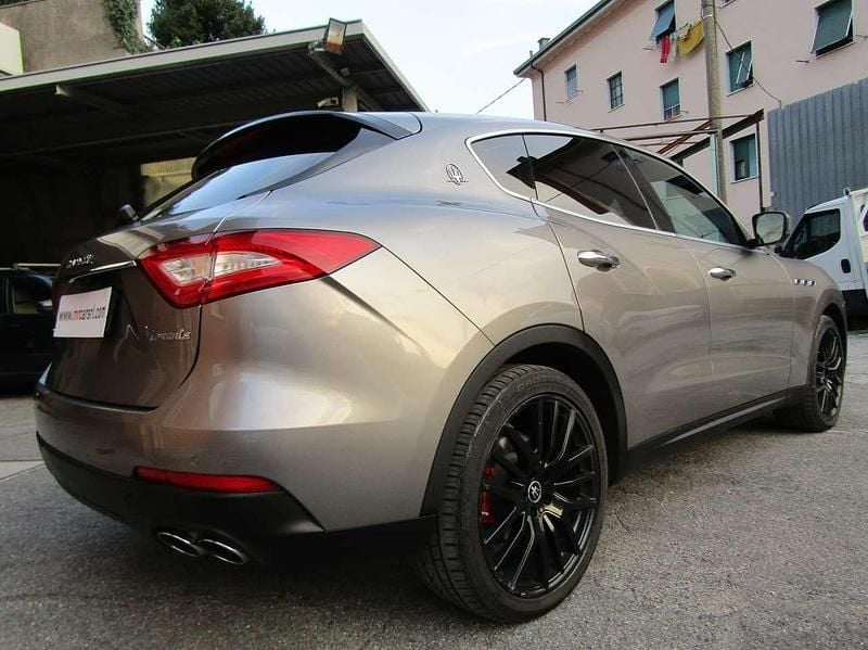 Usata Maserati Levante 349 CV (256 kW) 2020 Grigio medio metallizzato SUV