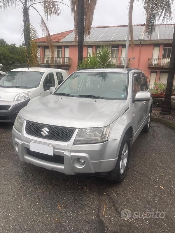 Argento Usata 2005 Suzuki Grand Vitara SUV | 3900 € (Super prezzo) - Immagine 1/4
