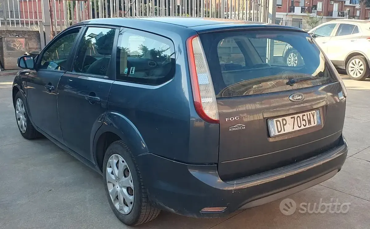 Usata Ford Focus 110 CV (80 kW) 2008 Grigio Station wagon