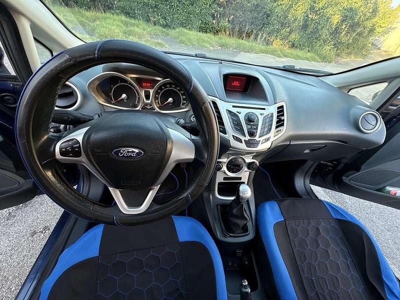 Usata Ford Fiesta Titanium 82 CV (60 kW) 2011 Blu/azzurro Berlina