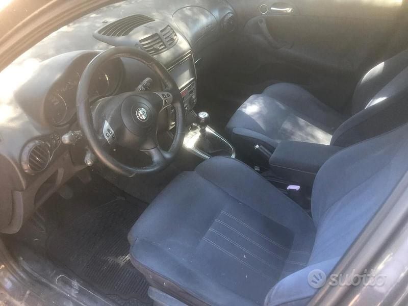 Usata Alfa Romeo 147 119 CV (87 kW) 2008 Grigio Utilitaria