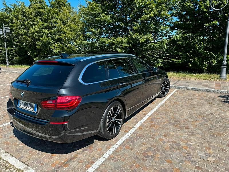 Usata BMW 520 Luxury Line 184 CV (135 kW) 2013 Nero Station wagon